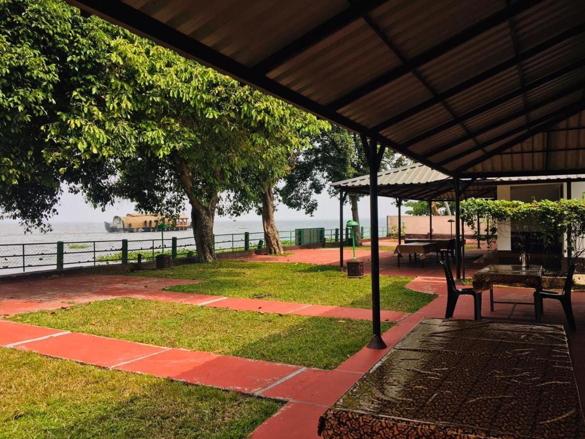 Illikkalam Lakeside Cottages Kumarakom Luaran gambar